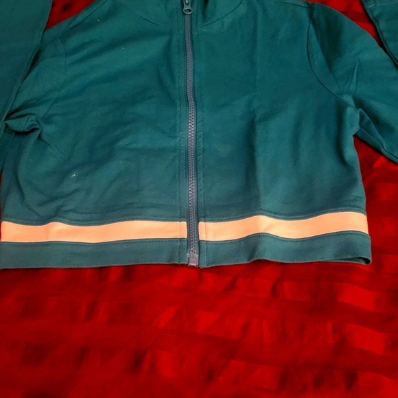 Activewear - Picture 4 of 4